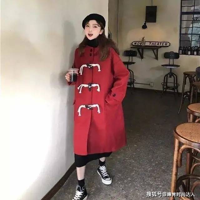 大衣 小个子答应我，穿过膝羽绒服时少配长裤！显矮又拖沓，试试这两种