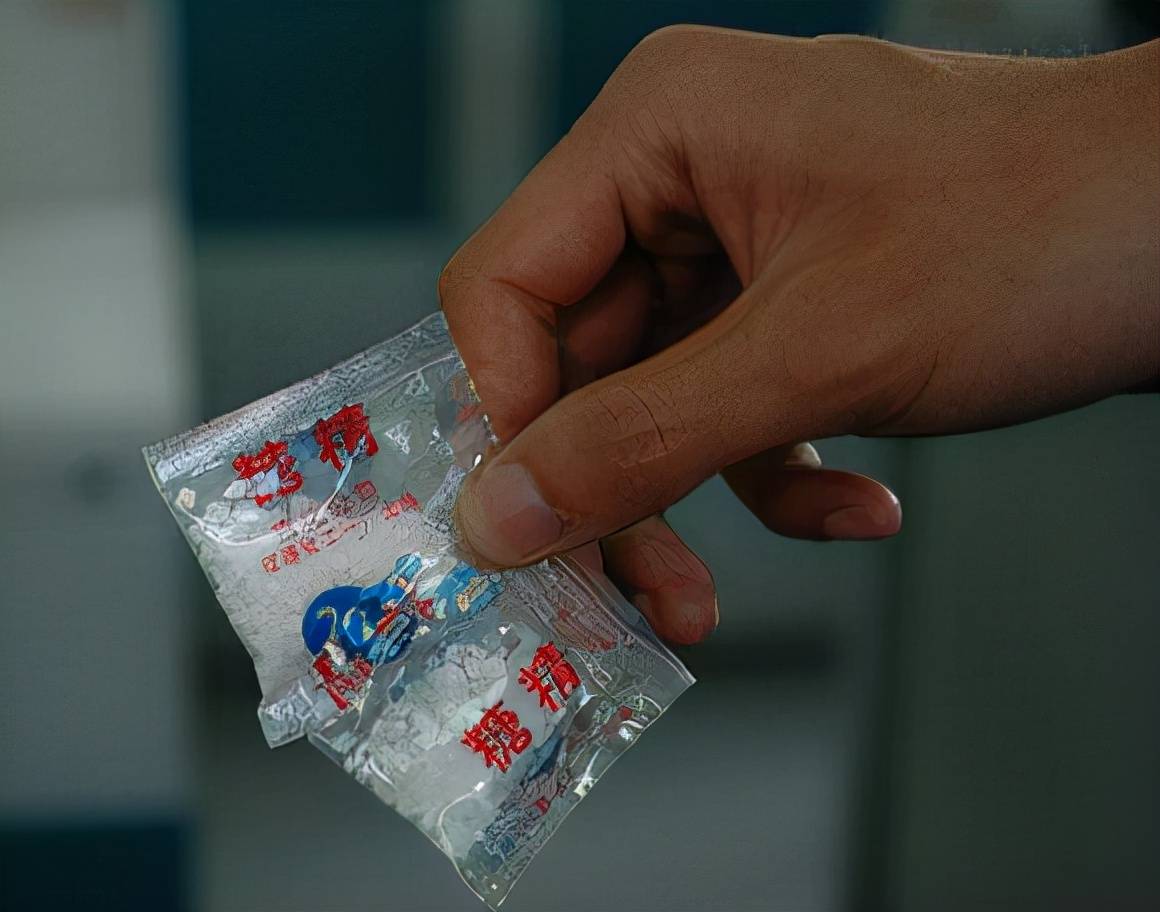 小时候家里穷,甜味剂主要靠的不是白糖,而是糖精,小时候就觉得好吃