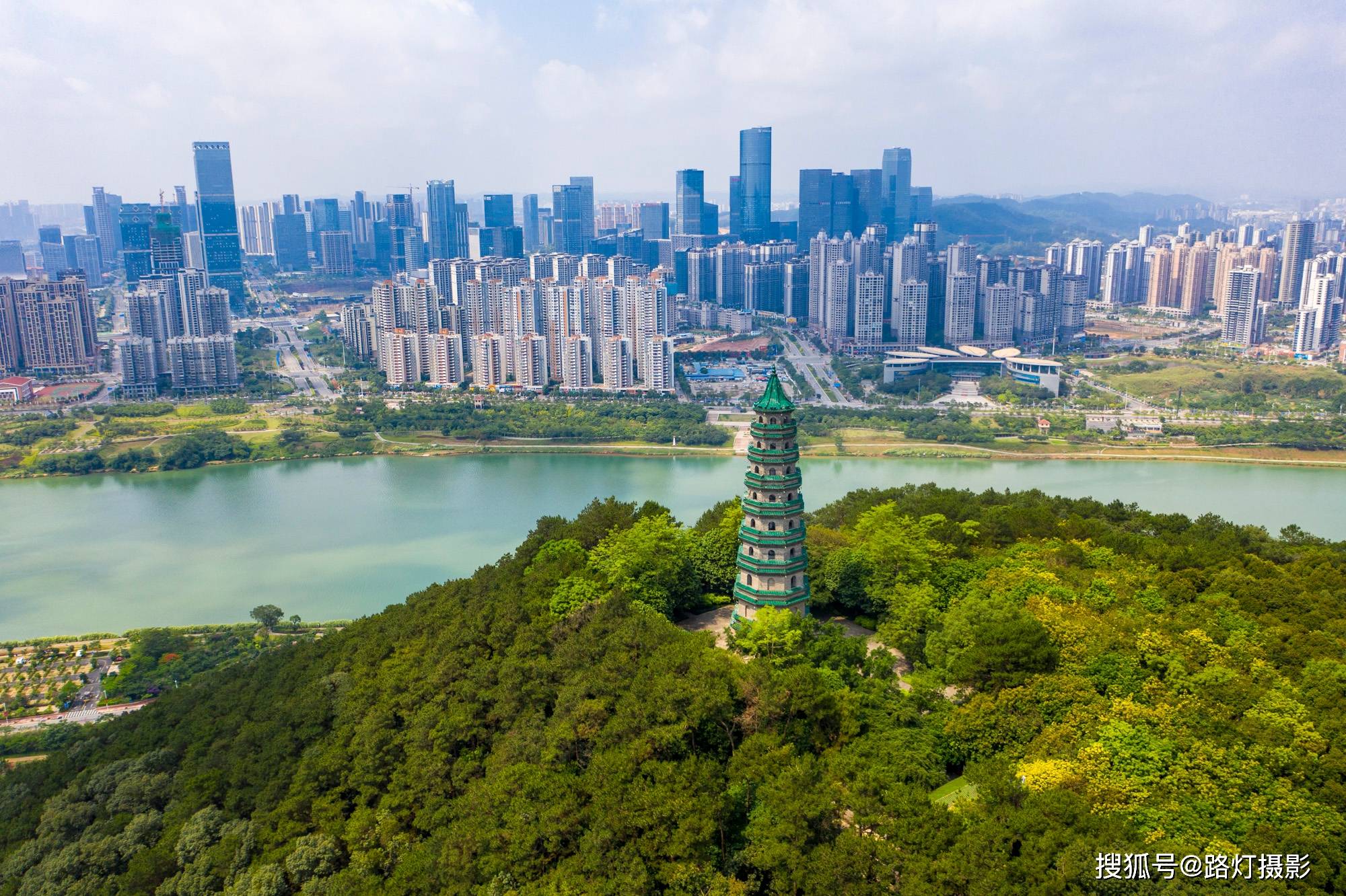 夜生活|中国“睡觉最晚”的省会城市，风光好美女多，凌晨2点街上还热闹