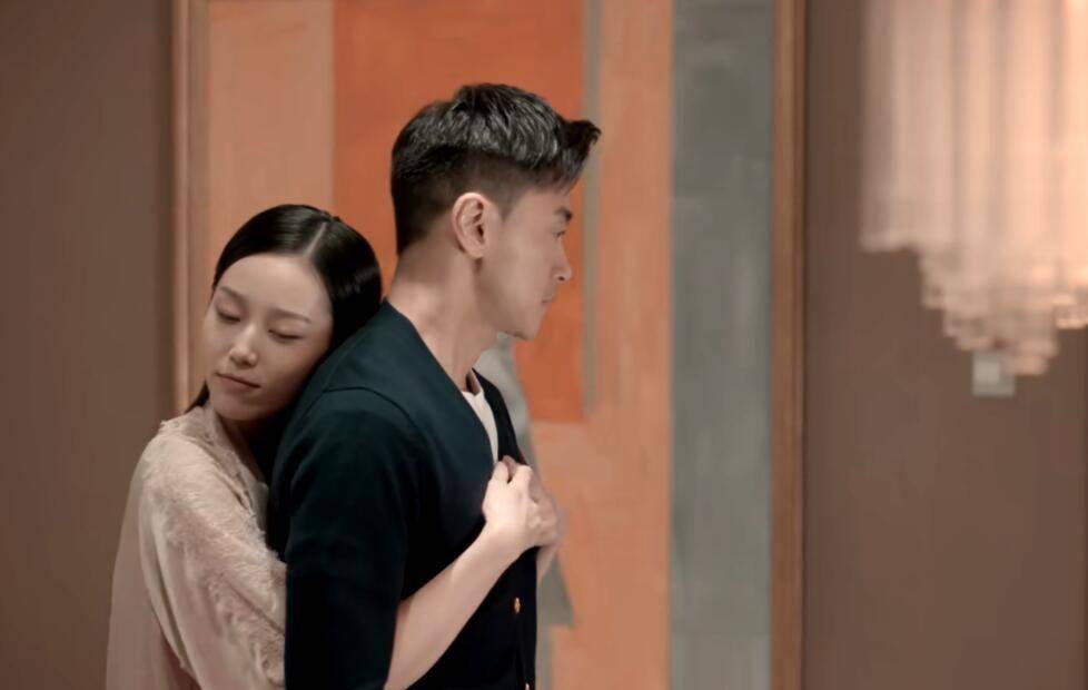 兄弟|4条主线齐进，3分钟一反转！TVB新剧《家族荣耀》开播就有那味了