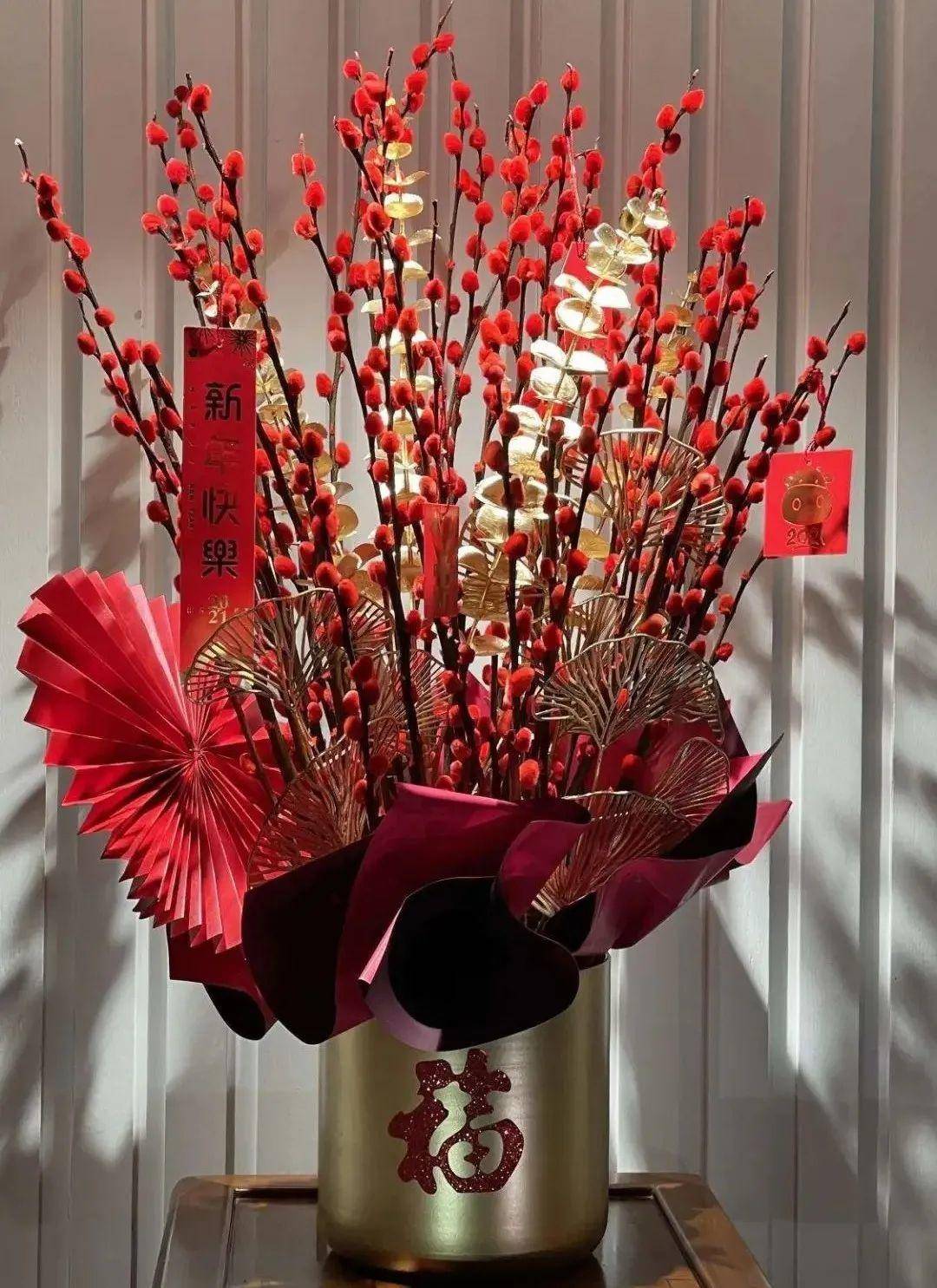 喜庆的中国红,富贵的金黄色,优雅的玫红色,生机勃勃的绿色,高贵