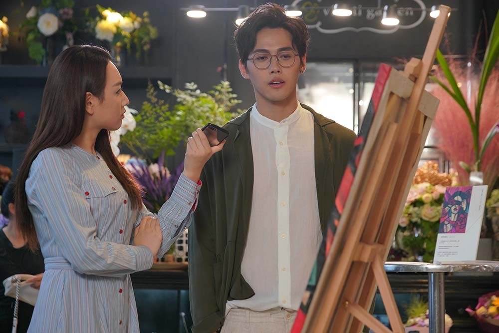 香港帅气歌手凭tvb新剧角色出圈,去年与邵氏签约,首