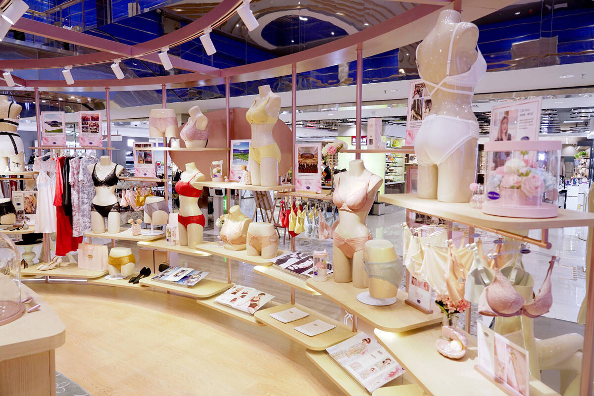 致敬经典安莉芳快闪店空降北京重塑内衣优雅美学