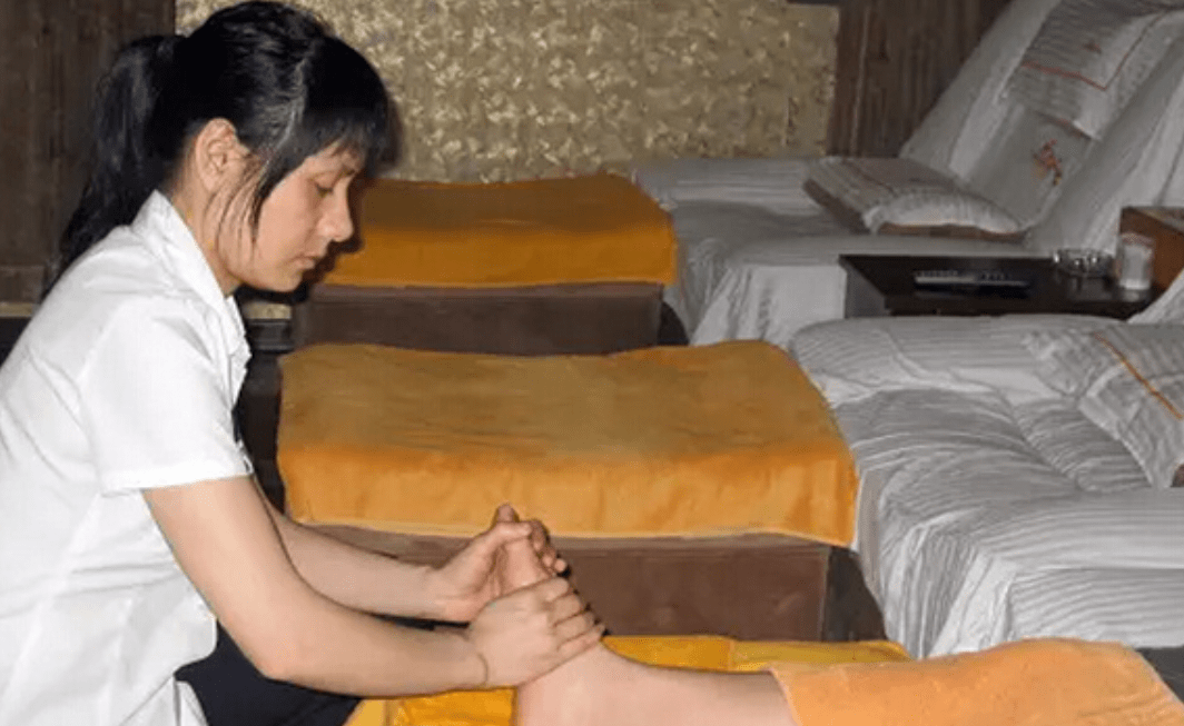 11年前那个感动中国的最美洗脚妹刘丽后来过得怎么样了