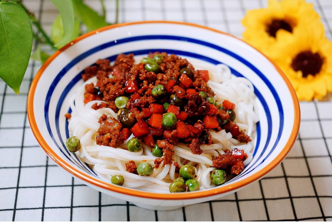 自己做面条怎么做点酱呢 5ef1049ce134491fadf4aee8fb71d42c.jpeg
