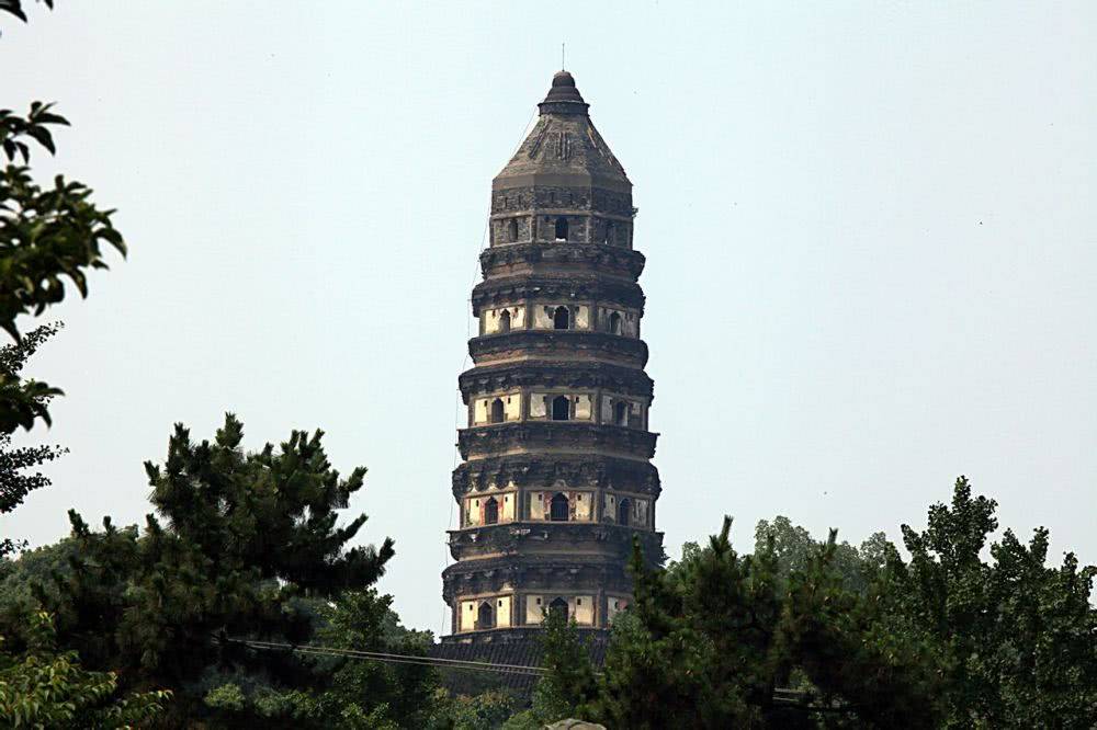 江苏一座被忽略的斜塔，有千年发展历史，曾在塔内发现大量文物