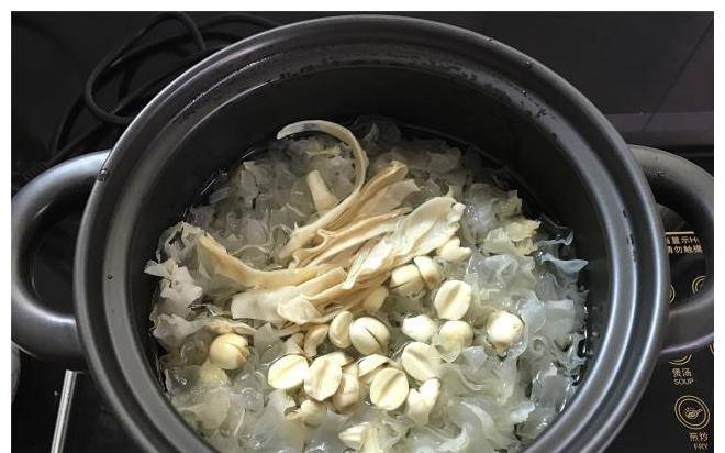 做法女人的天然补品，双重胶原蛋白，每天喝一碗，滋润肌肤，老得慢