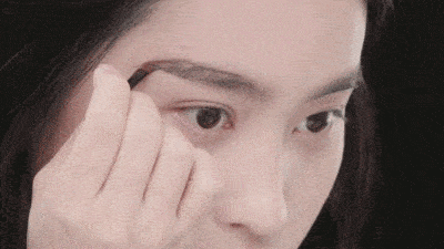 画眉女人过了50岁，化妆后看起来更脏更老？这些化妆误区你都避开了吗