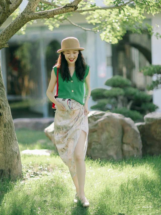 工装裤 绿色针织衫怎么搭配,几组好看的搭配look,轻松穿出时髦范