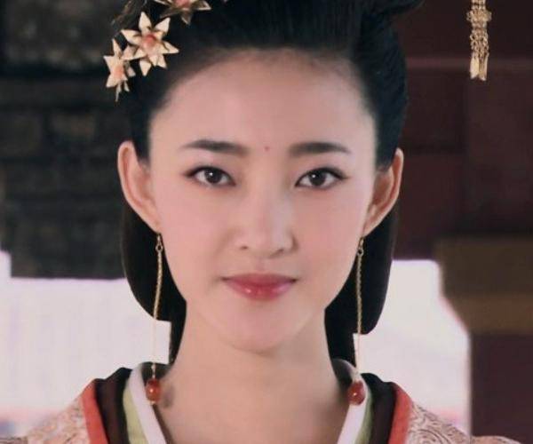 女神|王丽坤有演技有作品，更是有名的素颜女神，可惜始终没能火起来