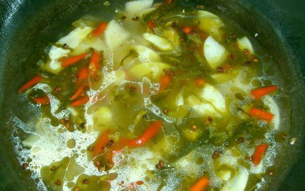 做法|30年大厨透露：酸菜此做法，招待客人妥妥的有面子，下饭美滋滋