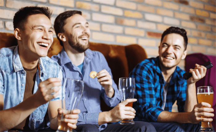 因为|连续帮老板带了2个月早餐，但他没有给饭钱，隔天看到工资条愣了