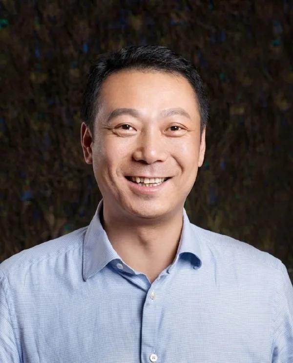 套房|湖北男人，放弃30万年薪、卖掉广东两套房，创业卖零食年售70亿