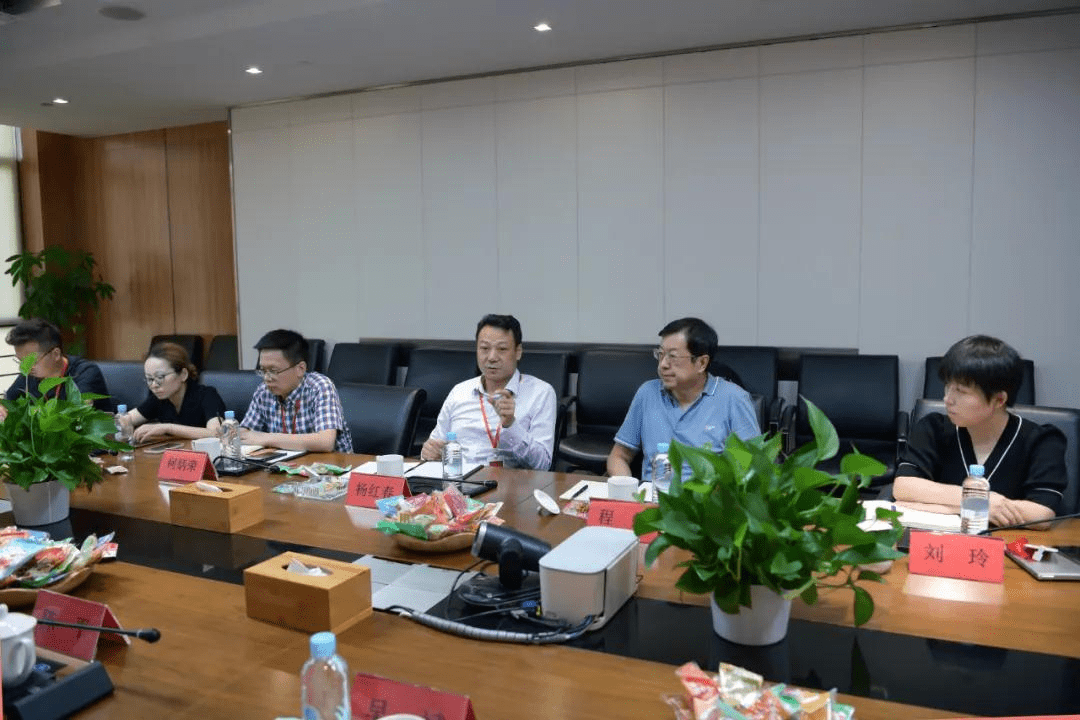 套房|湖北男人，放弃30万年薪、卖掉广东两套房，创业卖零食年售70亿