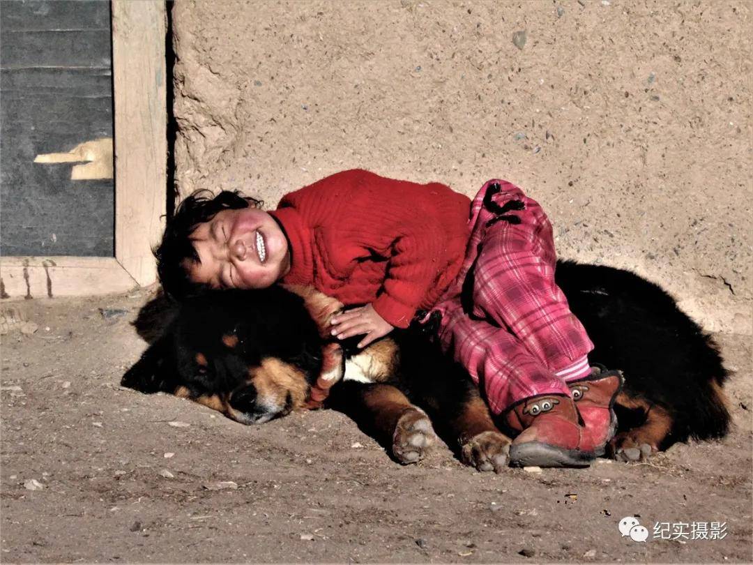 黄一鸣公益摄影的责任担当与人文精神