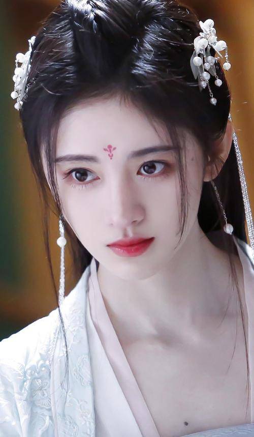 发型古装剧和现代剧妆容一样的女明星们，你们能走点心吗？