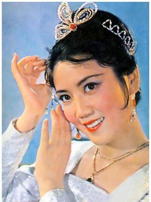 发型古装剧和现代剧妆容一样的女明星们，你们能走点心吗？