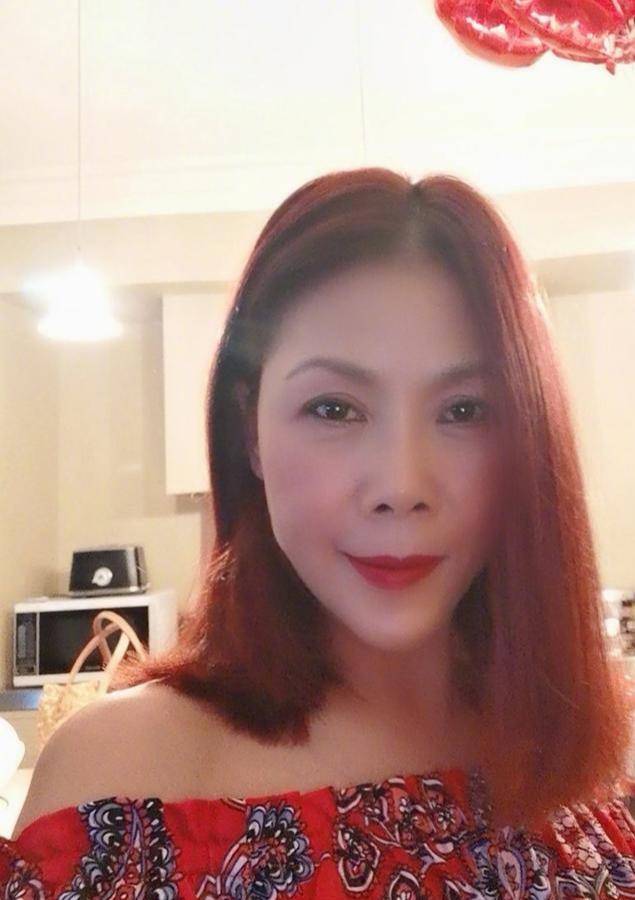 颜色田震还是铿锵玫瑰！经常换发色，喜欢到处游玩，53岁美得自由自在