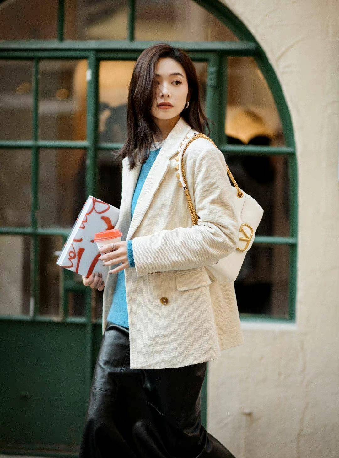 黑色 上海不愧是大都市,连素人女生都长得好漂亮,穿得也很优雅