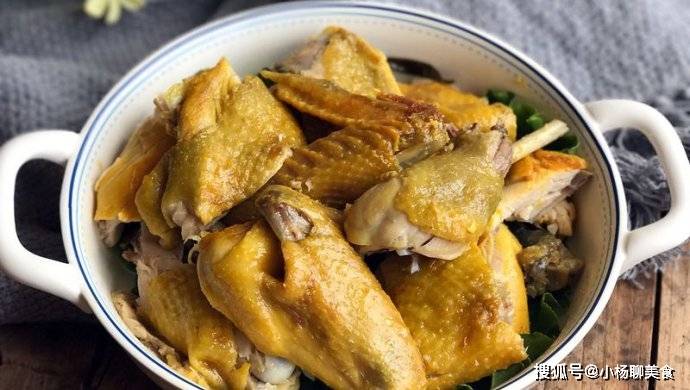 姜片|电饭锅别只拿来煮饭了，把一整只鸡放进去，出来颜色金黄、味道足