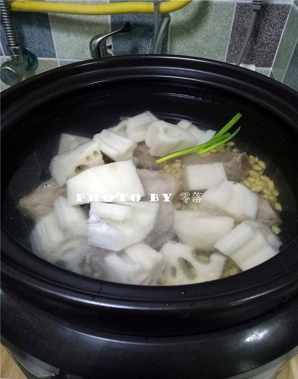 莲藕排骨汤怎么炖好吃呢 4319adfe6f254e03a4c7ecb99b95700e.jpeg
