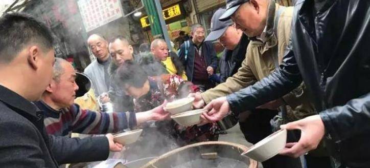 美食|安徽大爷早上卖特色小吃20多年，钱随便给，喜欢吃的都是老客人