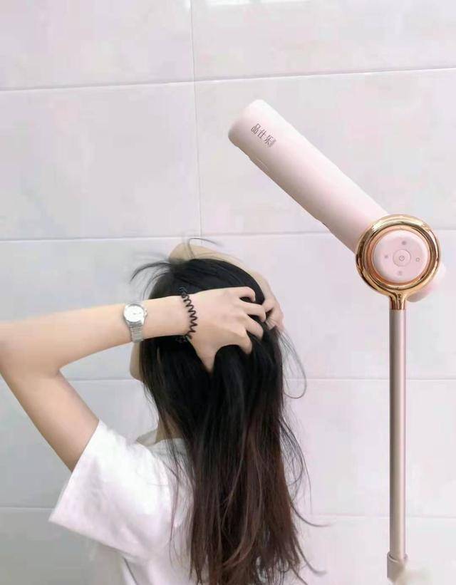 洗头最近流行的倒叙洗头法：先用护发素，再用洗发水，效果究竟如何？