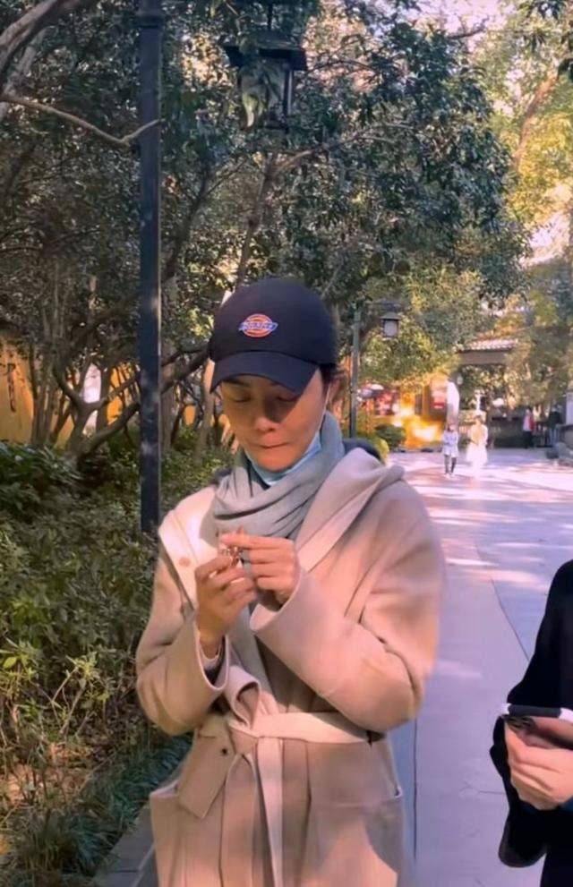 原创车晓瘦也这么厚的双下巴双颊凹陷法令纹深但穿西装气质干练