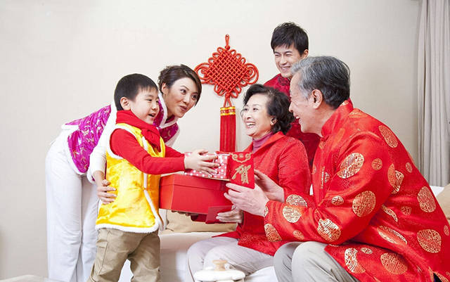 板栗|快过年了,别忘了回家看看,建议带上这5零食,胜过牛奶