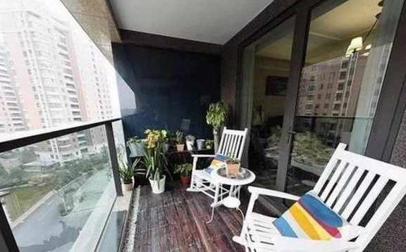 怎样装饰家庭阳台护栏 0b0c2f8610f743f28d968d48eeddfa9f.jpeg