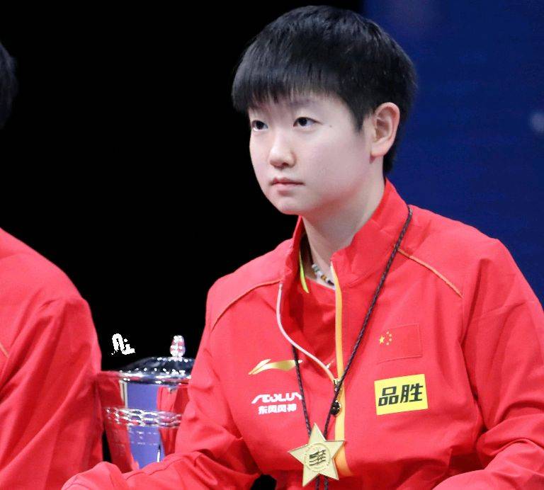 冠军实至名归王曼昱受到家乡领导奖励赢得了充分肯定