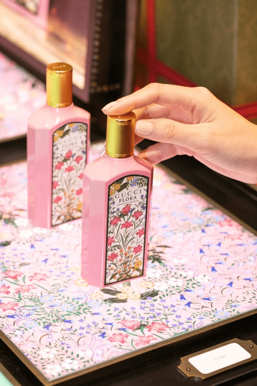 冬日古驰美妆双子星愿店优雅揭幕！演绎复古浪漫美学！