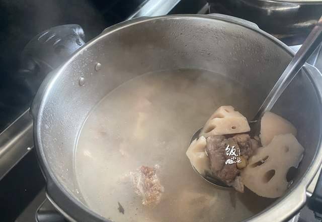 排骨汤的做法高压锅 6580ef1242bc46afb3d8487a43173318.jpeg