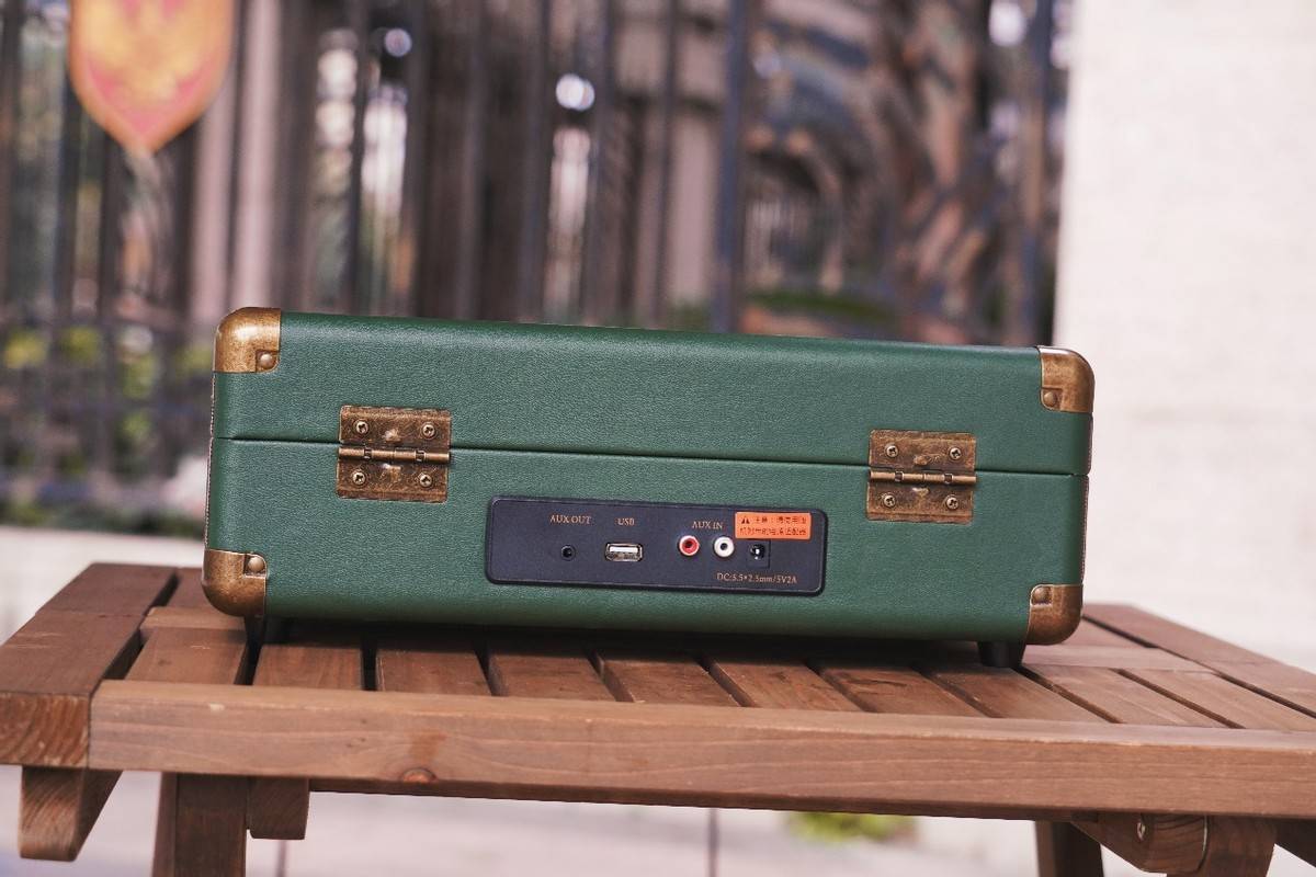 平价的梵珐尼复古蓝牙留声机，自带怀旧手提箱，超高颜值