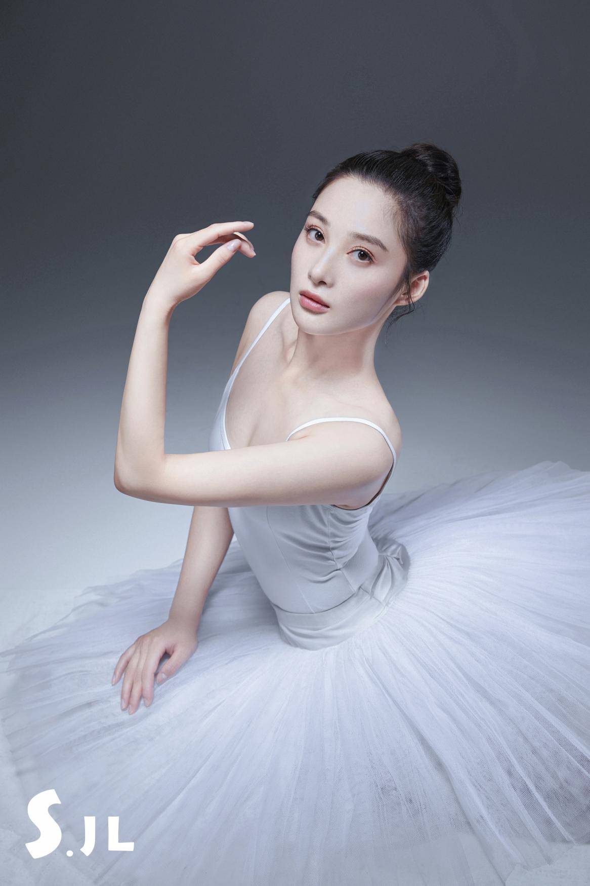 孙嘉璐韩剧飘雪变装甜妹变拽姐反差感愣是让她给玩明白了