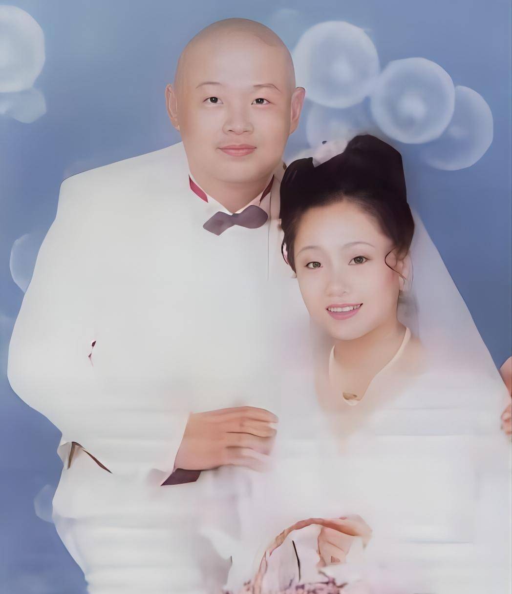 傅彪去世后,妻子张秋芳拒绝改嫁:要嫁就带着公婆和儿子一起嫁_表演