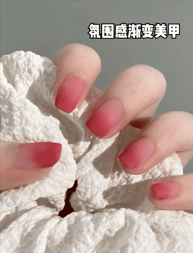 姐妹新年复古红美甲，小众款的高级配色，你值得拥有
