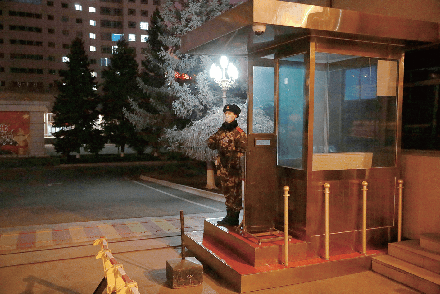 青海这位全网刷屏的武警战士找到了_李占_哨兵_网友