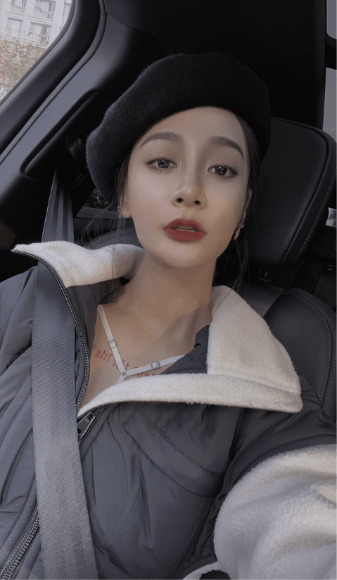 原创曹云金前妻唐菀近日状态曝光和女儿互动场面温馨彩色纹身亮眼