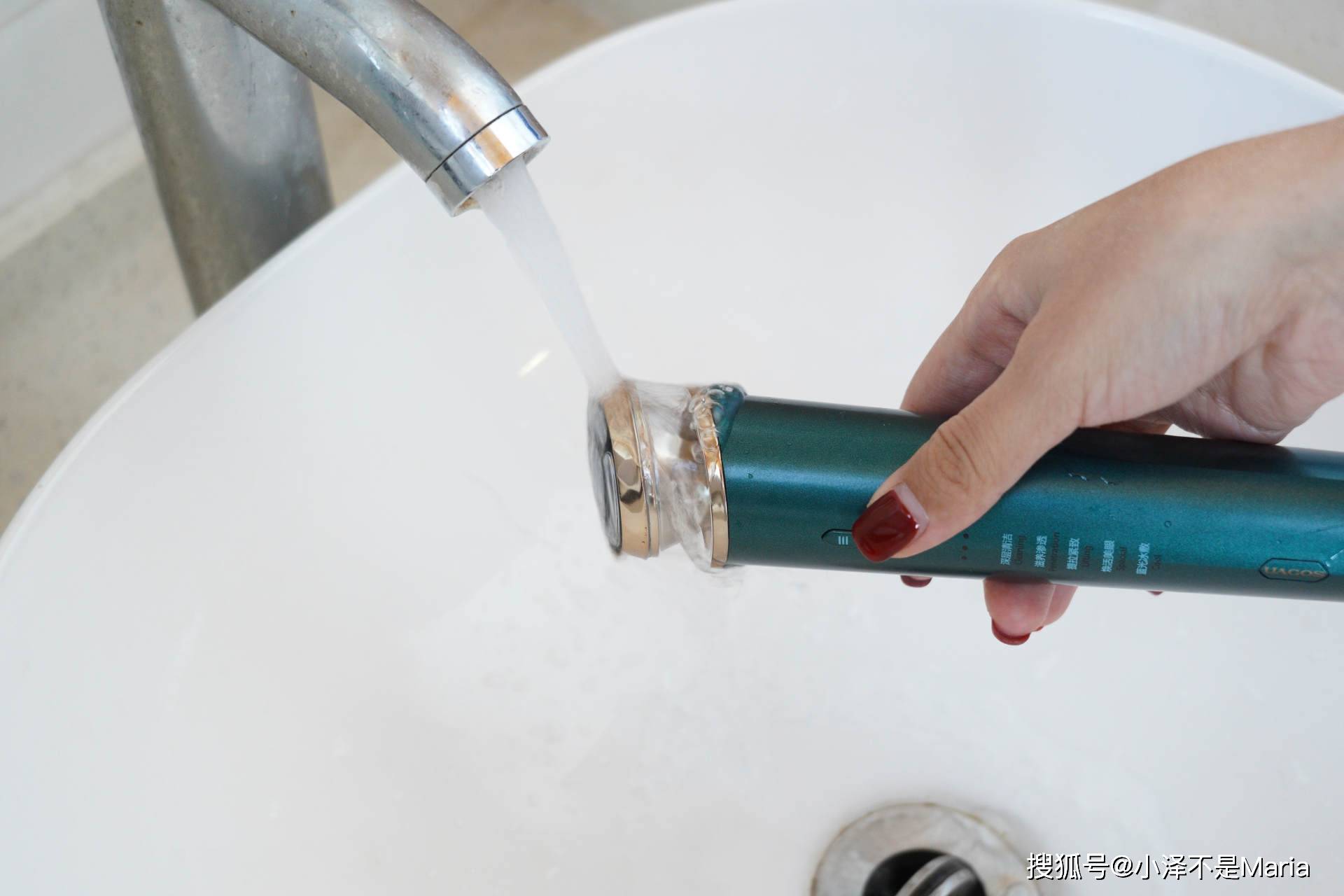 脸部别再用手挤痘痘了,痘痘肌的护肤经验今天我都帮你总结全了!