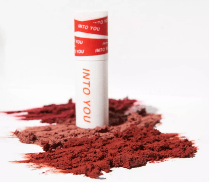 品牌趣分享 | “红海”行业拓出“蓝海”赛道?国货黑马INTO YOU“唇泥”!