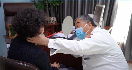 大姐60岁大姐面部提升真实经历：术后10天换脸实拍，为了美她也是拼了