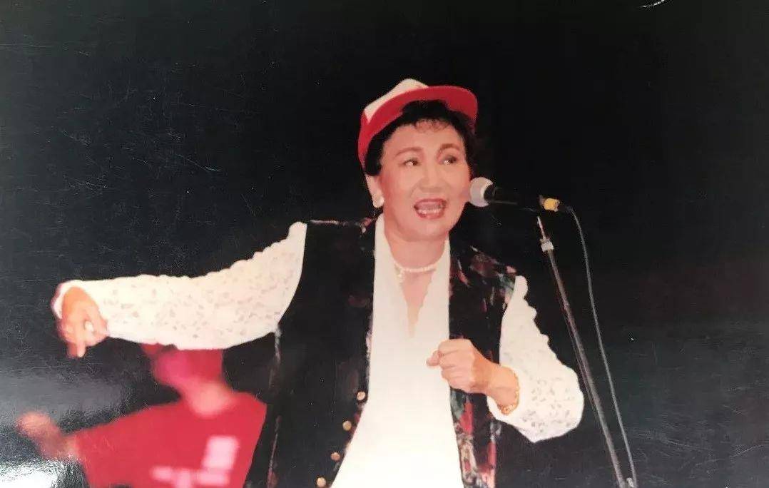 半文盲|赵丽蓉去世21年,“半文盲”逆袭成舞台女王,我们为何还在怀念她