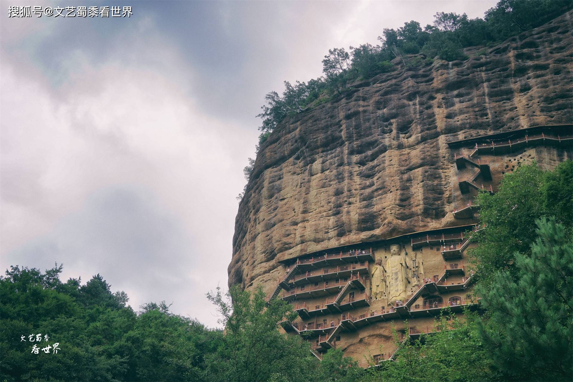 不建议恐高者游览麦积山石窟，它因建在悬崖之上，躲过了许多劫难