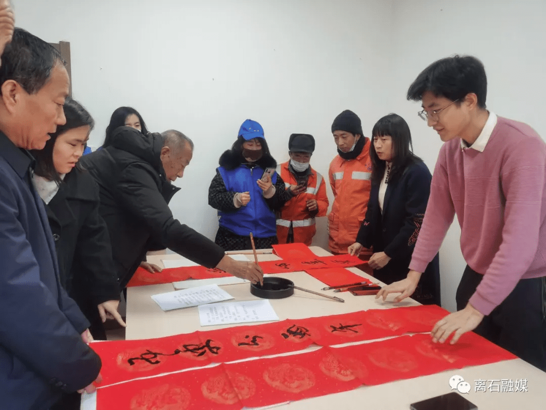 社区|离石新华街社区：写春联送祝福 浓浓墨香迎新春