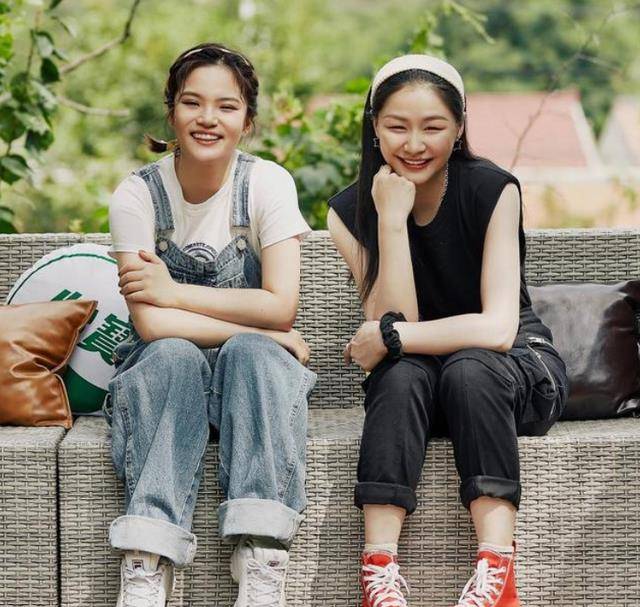 直播间|金靖：自称李佳琪老板娘，被撒贝宁催婚，公然“调戏”蔡徐坤