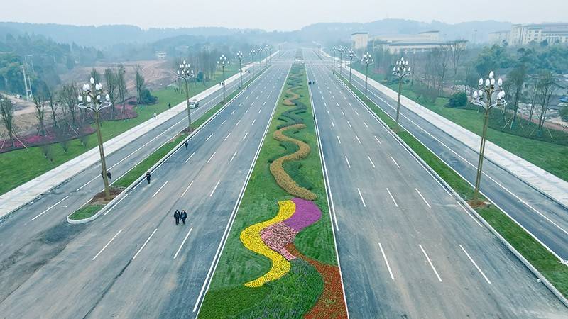 四川南充:临江新区双向十二车道样板路亮相_大道_建设_中铁十局
