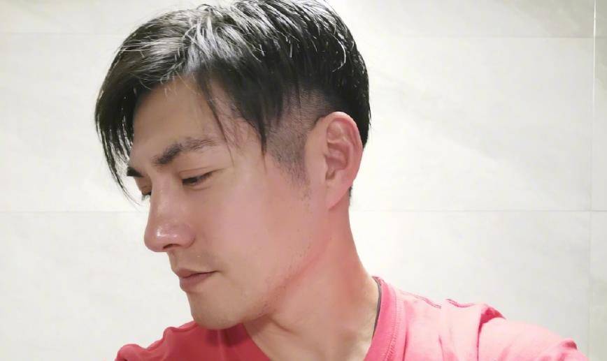 自己怎么剪头发两边 9123c5a92d3a44b18f600e5123565909.jpeg