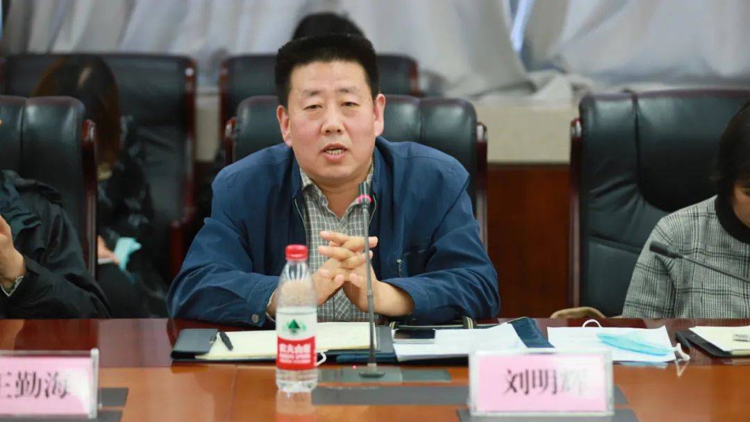 会上,山东省商务厅流通业发展处副处长郭伯印,济南市商务局副局长张娟