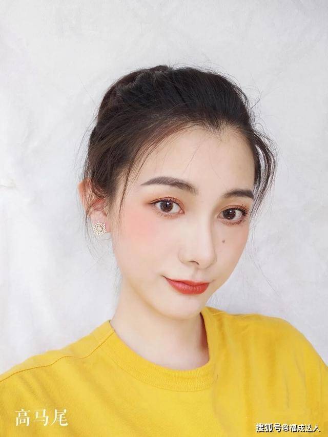 卷发30多岁头发怎么扎有气质，试试这样做，美丽优雅两不误
